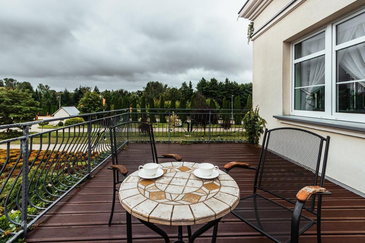 Dwór Dwikozy Hotel Exterior foto